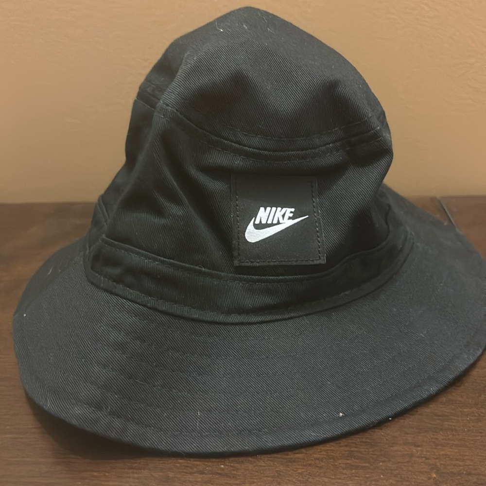 Boys NIKE bucket hat.